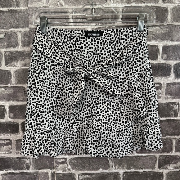 NWT Express mini skirt White black dot print tie waist ruffles layered - Picture 1 of 10
